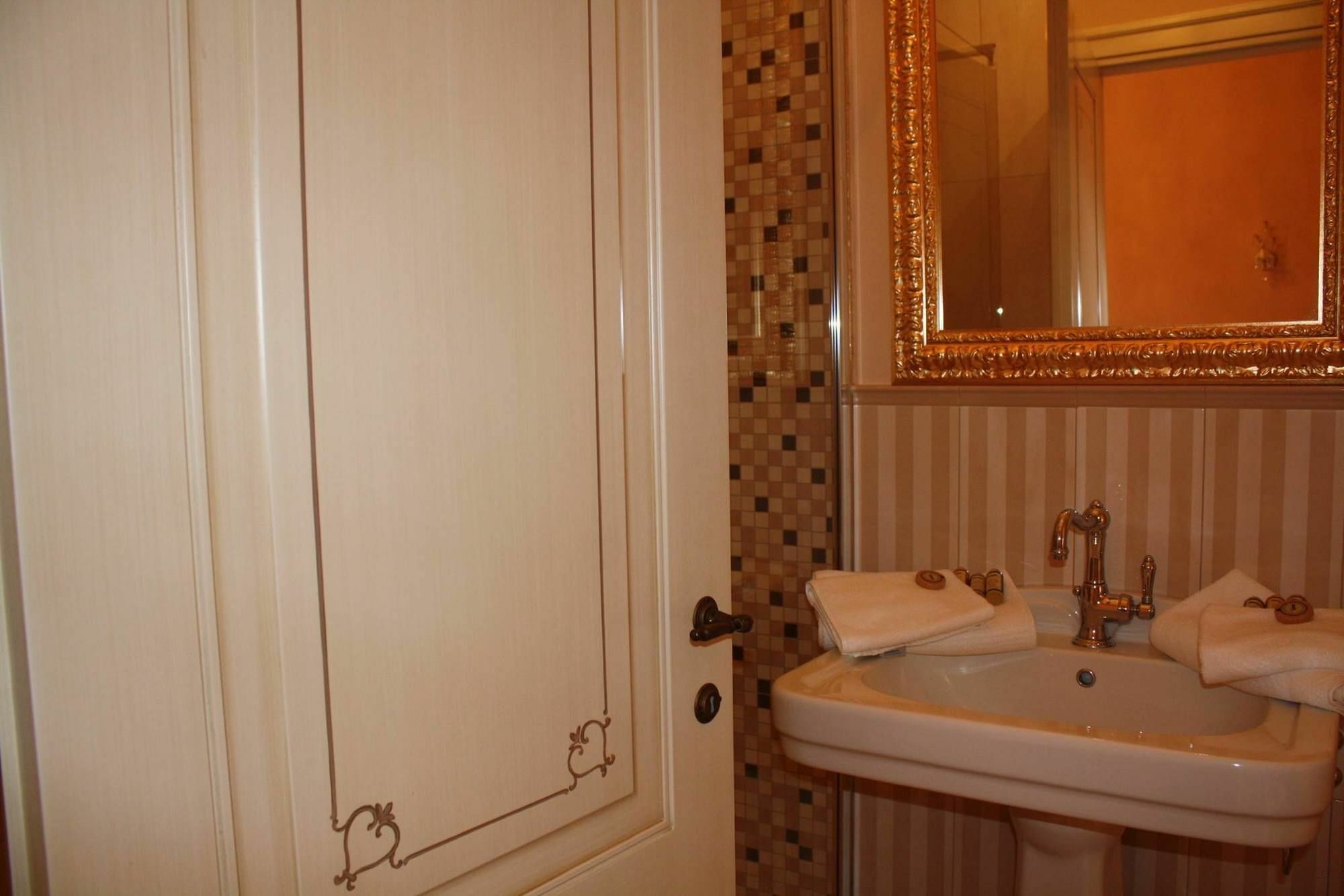 Salotto Delle Arti Hotell Modena Eksteriør bilde